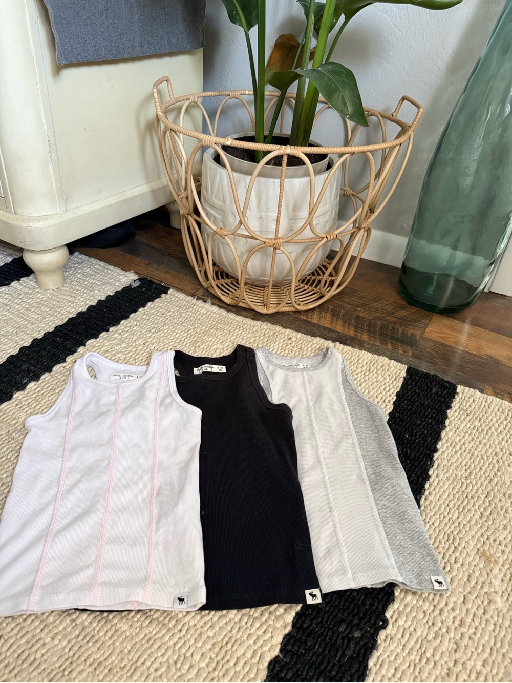 Abercrombie Kids Girls Size 9/10  Tank Top Set  Of Three